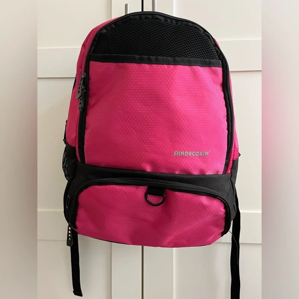 Girls soccer backpack, pink/black